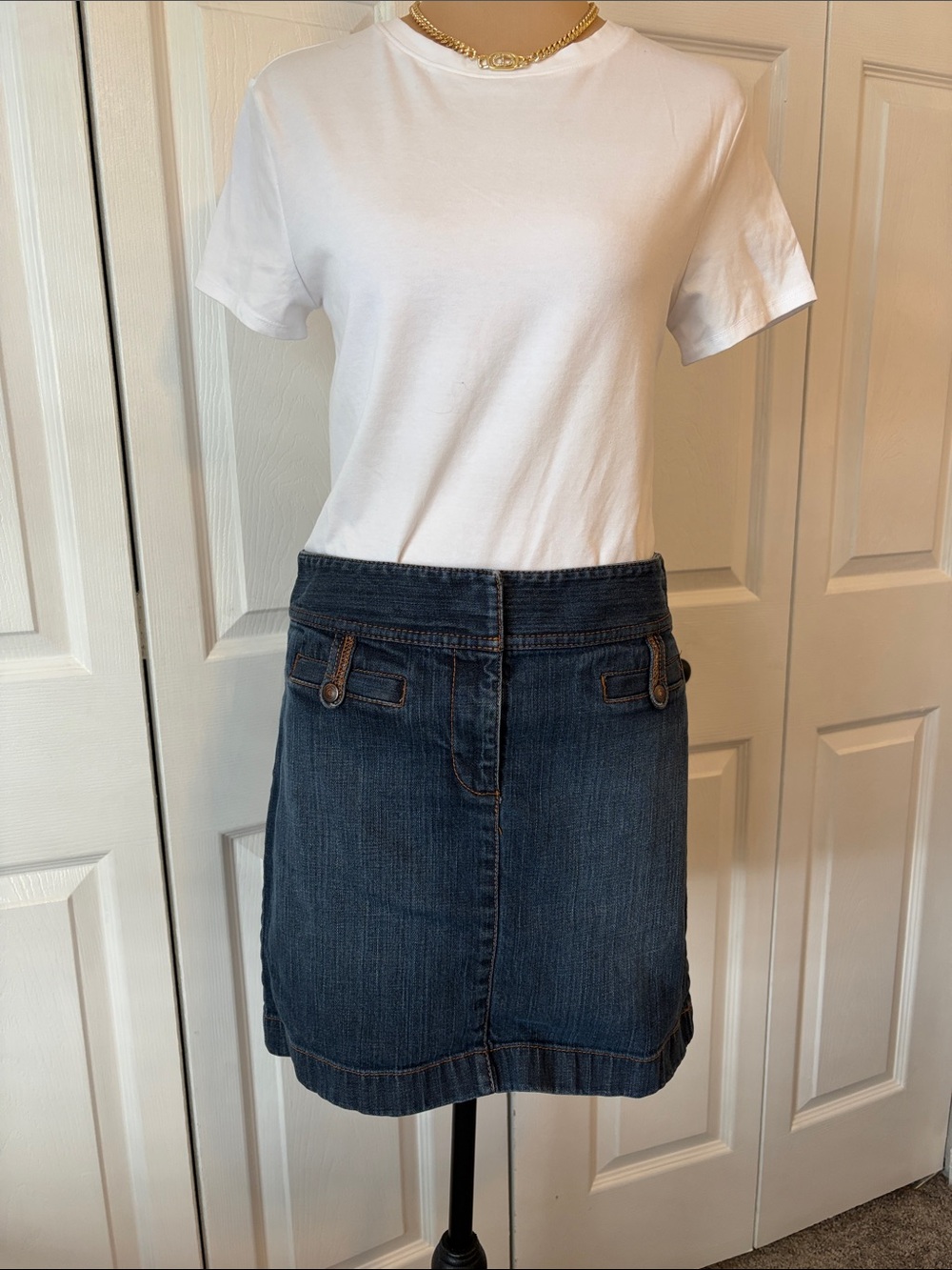 LOFT Dark Blue Denim Mini Skirt with Tab Pocket Detail size 6 stretch